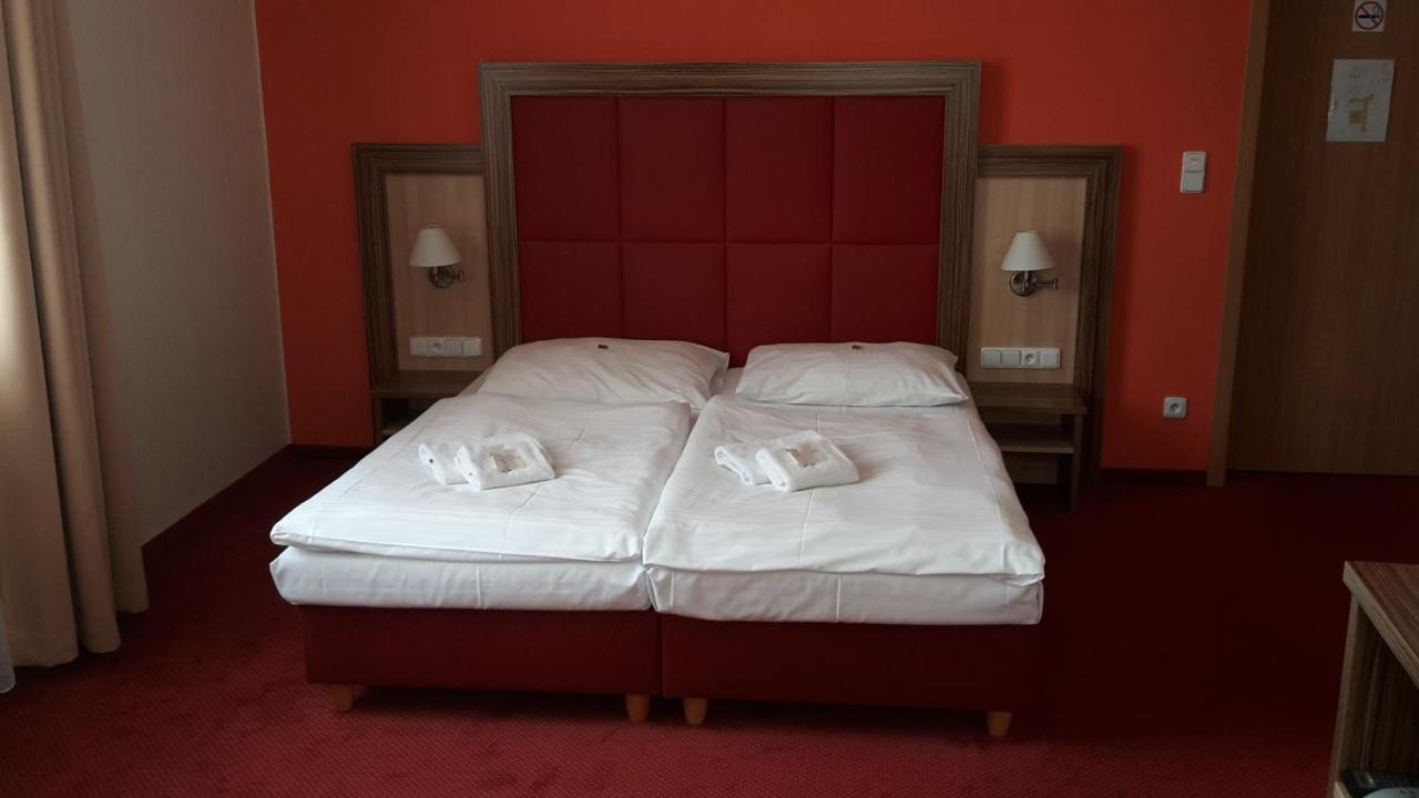 Corner Hotel U Divadla*** - Znojmo Εξωτερικό φωτογραφία