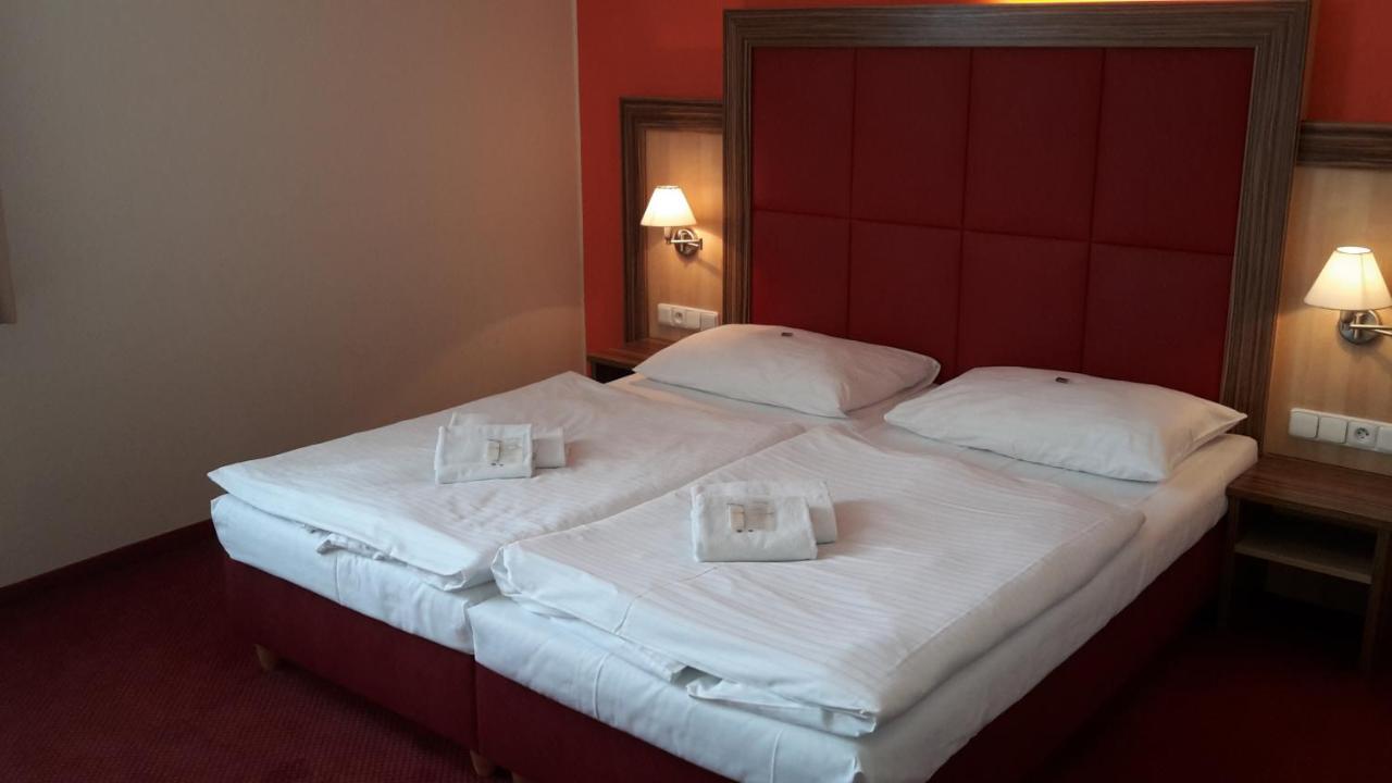 Corner Hotel U Divadla*** - Znojmo Εξωτερικό φωτογραφία